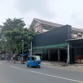 Ruko besar siap pakai di pinggir jalan Pondok Bambu, Duren sawit