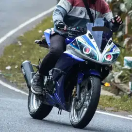 R15 V2 2014 WARNA BIRU PUTIH