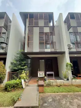 Termurah dibawah pasaran. rumah 3 Lantai di Greenwich Park - Whelford