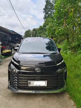 TOYOTA VOXY 2023