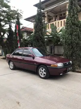 Ford laser 1990 Bensin
