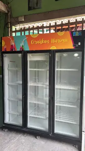 Showcase 3pintu