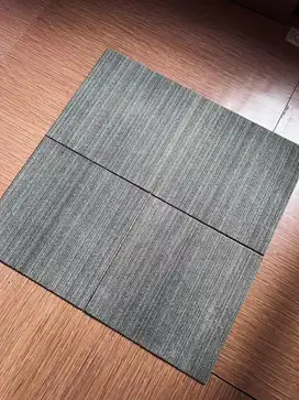 Ubah ruangan lebih mewah dengan Karpet Tile berkualitas premium