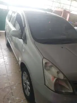 Nissan Grand Livina XV 2011