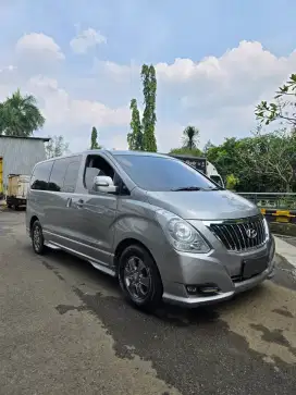 Hyundai H1 Bensin 2017 AT Tgn1 12 Seat Jarang ada
