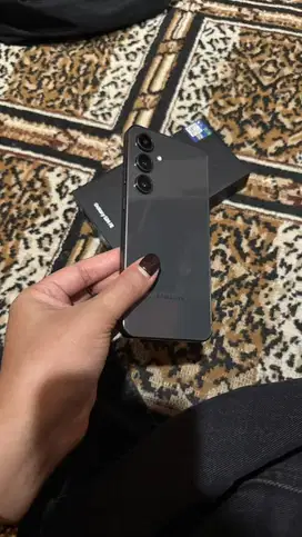 Samsung 24 fe Like new