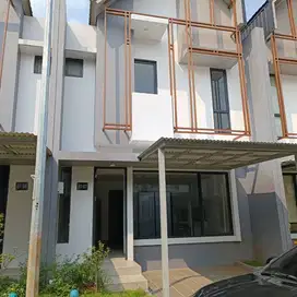 DISEWAKAN RUMAH BARU STRATEGIS BSD CITY CLUSTER YUTHICA