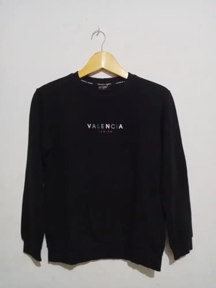 Crewneck Valencia Hitam