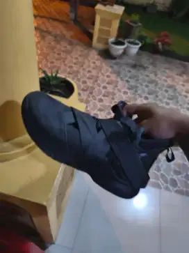 Sepatu basket LeBron 12 soldier