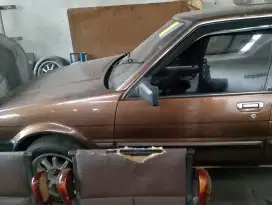 Di jual mobil Toyota Corolla se-saloon