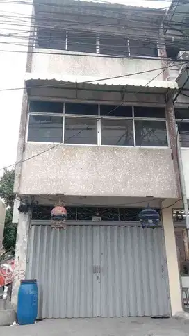 Ruko komersial daerah tengah kota Surabaya