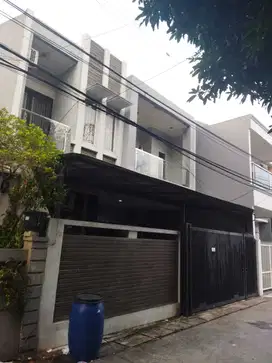Rumah semi furnished 2 lantai siap huni di kelapa gading jakut