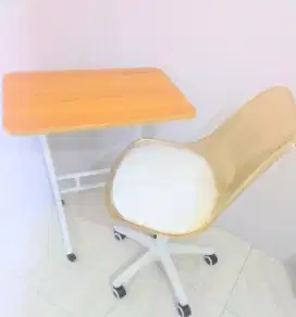 Meja laptop dan kursi kantor hidrolic