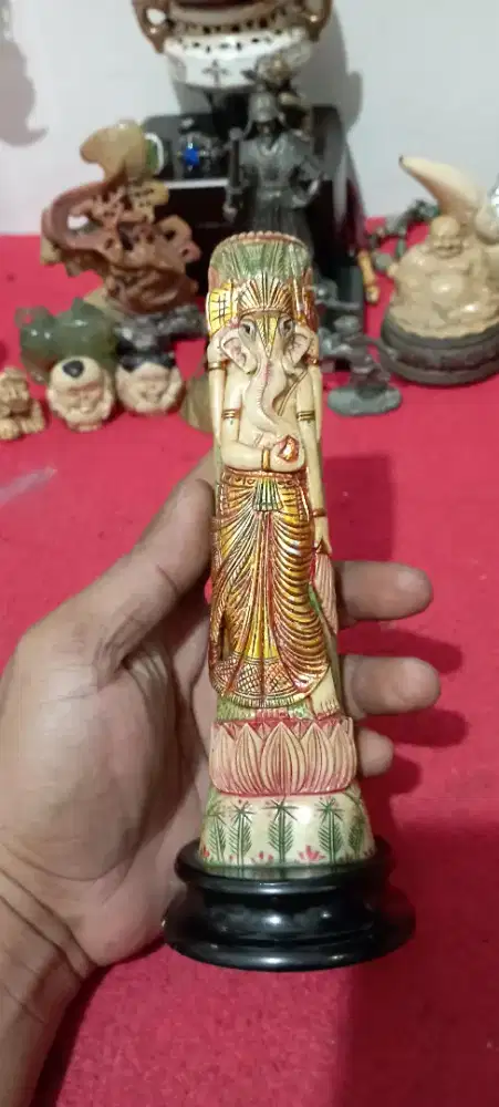 Patung antik dari thailand