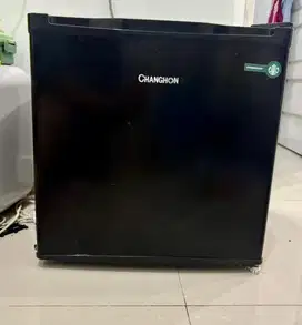 KULKAS MINI BAR (DIJUAL CEPAT)