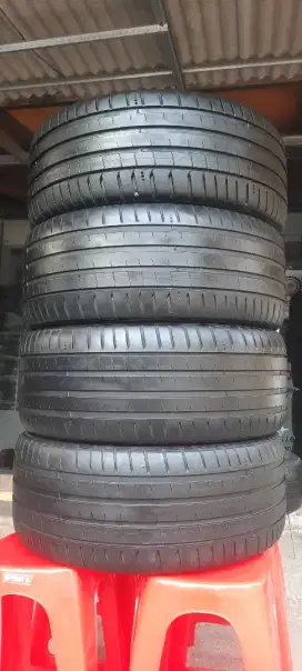 Ban Camry hybrid Michelin 235/45.R18 th 2023 80% good condition