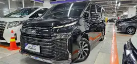 Toyota VOXY 2022 Tss,hitam,at,istimewa,siap pakai,Tdp ringan,Like New