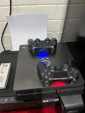 PS 4 Slim 500 GB 2 Stik + Games