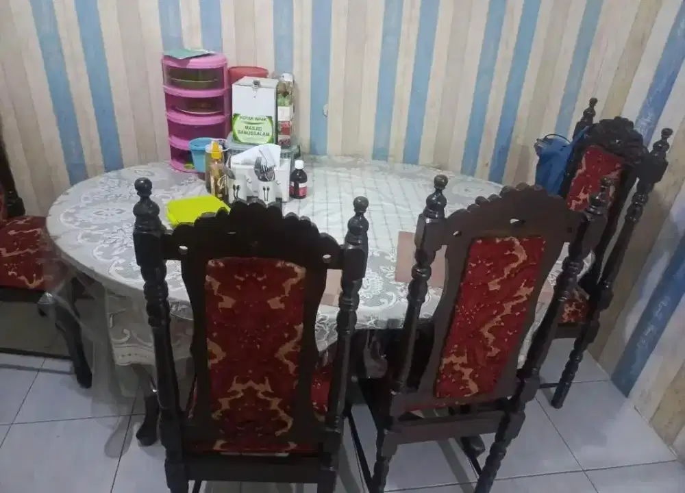 Kursi dan meja makan jati asli
