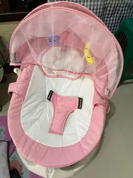 Baby bouncer auto sway
