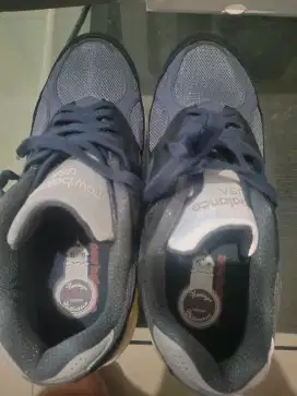 sepatu olah raga merk new balance asli usa no 45 dan 46