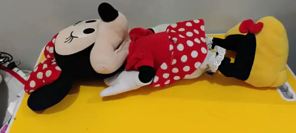Boneka Minnie mouse