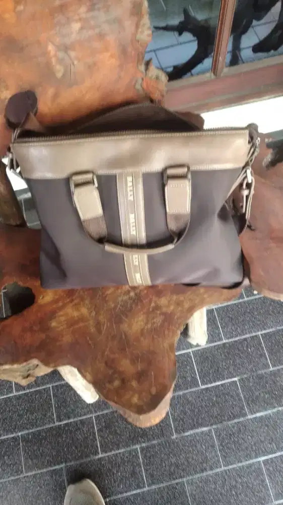 Tas selempang kulit merk Bally sling bag bally