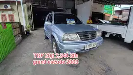 Escudo 2,0 2003 mt