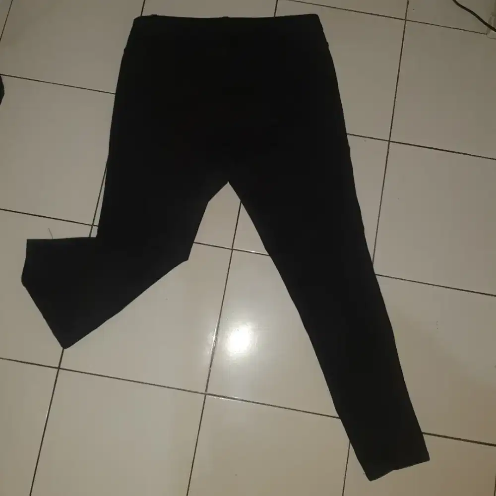 Celana hitam bahan ngaret