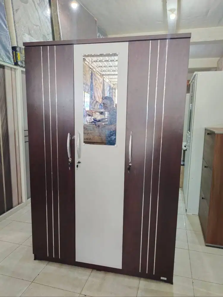 lemari 3 pintu kayu