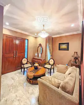 Turun harga, rumah mewah ada swimmingpool dilokasi asri dan nyaman