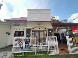 rumah cantik strategis dalam perumahan jalan kaliurang km8 jogja