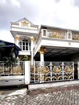 Turun Harga! Jual Rumah Classic Lux 300 m2 di Grand Galaxy City