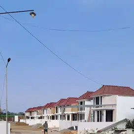 PERUMAHAN POROS JALAN di KEPANJEN