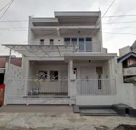 Rumah 2 Lantai Sudah Renov Di Tytian Kencana Samping Summareconarecon