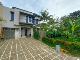 dijual rumah hook swimming pool di sentul city