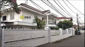 Rumah dengan parkiran luas diJual di kayumanis Matraman Jaktim