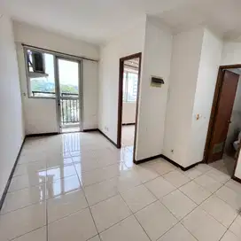 1Bedroom hanya ada AC disewakan pertahun apartemen maple park sunter