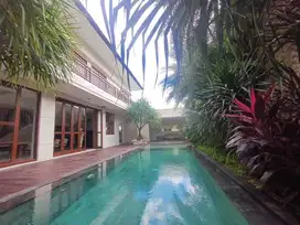 Villa Baru Bumbak Kerobokan Badung Bali