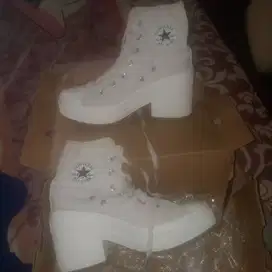 Sepatu wanita Converse Chuck Taylor 70 s