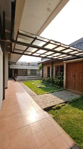 Dijual rumah 2 lantai siap huni, terawat Raya Nginden Intan