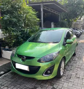 Di jual Mazda 2 tipe RZ keyless Matic 2012