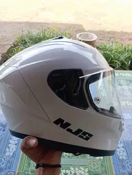 Hlem njs zx1r kondisi masih 90% soalnya hlem jarang kepake