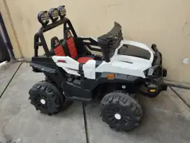 Mobil listrik mainan anak