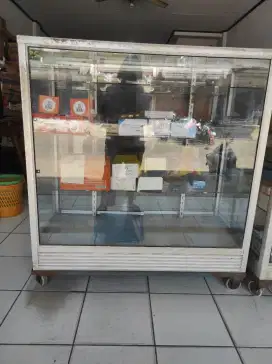 Dijual etalase bekas usaha