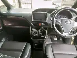 Toyota voxy 2018 bandung
