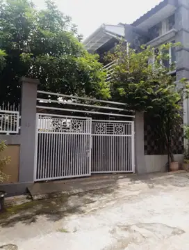 Rumah 2 lantai lahan luas dekat 2 exit toll di Meryung Depok