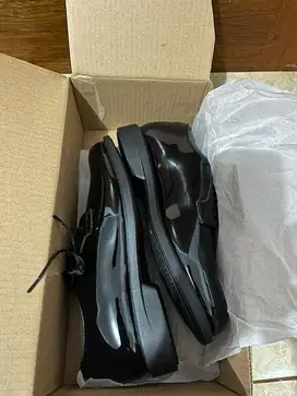 Sepatu PDH hitam kilap
