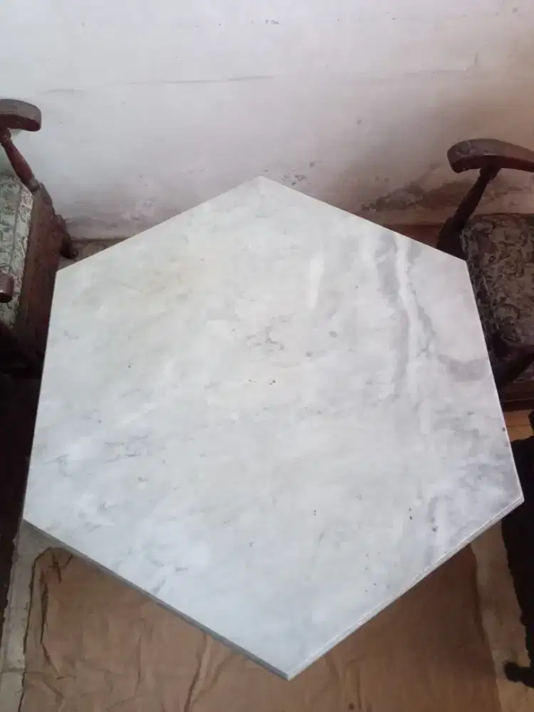 Meja Marmer Kuno