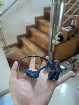 Shokz open run mini biru
